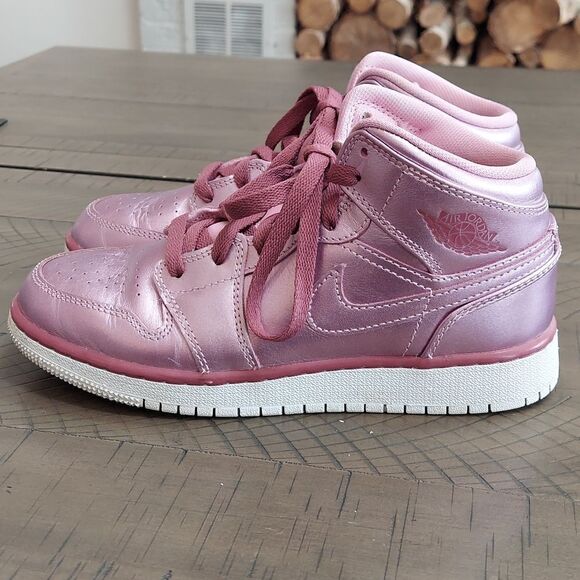 Nike Air Jordan 1 Mid SE GS Girls Metallic Pink Rose Sneakers Sz 4Y - Picture 2 of 10